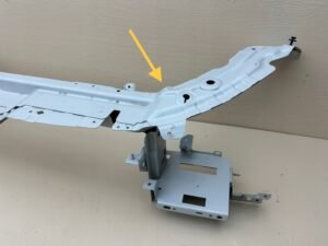 LAND ROVER DISCOVERY SPORT 14R- WZMOCNIENIE PAS PRZEDNI GÓRNY FK72-13N078 - obrazek 4