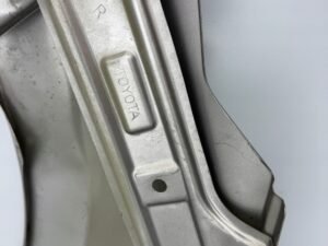 TOYOTA COROLLA E16 13R- BŁOTNIK PRAWY PRZÓD PRZEDNI - obrazek 11