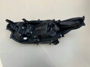 TOYOTA YARIS IV 4 20R- LAMPA PRAWA PRZEDNIA PRAWY PRZÓD - obrazek 9