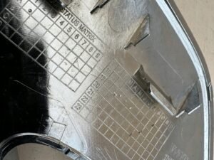 VOLVO XC90 2 II LIFT 19R- CHROM LISTWA KRATKI ZDERZAKA LEWA 331663539 - obrazek 8